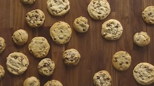 How do you like your chocolate chip cookies: chewy or crispy? Dunked in milk or hot from the oven? 󾥹󾥹 | Amazon.com