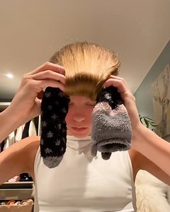 339K views · 852 reactions | Voluminous heatless curls using socks! | Rush Brush | Facebook