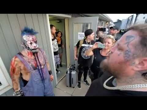 Mudvayne - backstage facepainting