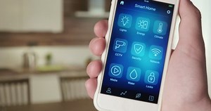 clip-31029235-using-smart-home-app