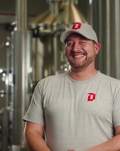 Bier brouwen is een complex proces, dat is juist wat Mathias aanspreekt in de job. Als technieker komt hij voor heel wat uitdagingen te staan. Ook op zoek naar een job met uitdaging? | Duvel