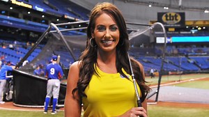 Holly Sonders: Η αθλητικογράφος του Fox Sports έγινε μοντέλο