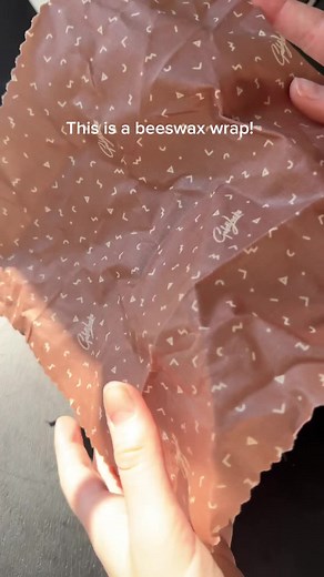 Did you know anything you can use plastic wrap for, you can use a beeswax wrap instead?! 😍 With proper care, you can reuse them daily for about a year (or longer!) before you may want to add more wax on with our Refresher Bars. Just hand wash with cool water and a bit of dish soap in between uses. ✨ What questions do you have about them? 💛🐝 #beeswaxwraps #ecofriendly #shopsmall #zerowaste #plasticfree