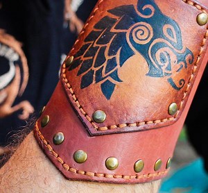 Leather Arm Guard, Handmade Wrist Bracer, Medieval Cosplay Accessory, Unisex Gothic Cuff - Etsy Canada