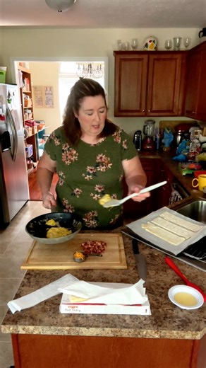 Today we are making Breakfast Hand Pies. #breakfasthandpies | Shareable Recipes