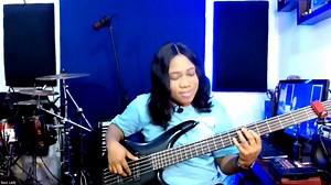 😇 sweetest worship bass passing notes, fills and licks you always want to hear 👉 https://youtu.be/yO9jFJfMtTU | BassLady