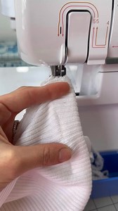 Bastilla invisible con overlock. Use la 3534dt de Brother Moda y Creatividad México #costura | Casa Ojal: Taller de Moda y Costura