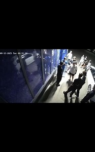 Campionul european la box, băcăuanul Renato Nica, a ajuns în atenția publică după ce a agresat un alt tânăr sportiv de performanță, incident în urma căruia victima a fost internată în spital. Evenimentul a avut loc în fața unei săli de jocuri din cartierul Zimbru, Bacău. Potrivit informațiilor, elevul antrenorului Relu Auraș a părăsit cantonamentul echipei naționale de la Onești pentru a-și clarifica, în mod violent, un conflict cu Sava Bogdan Nasim, sportiv legitimat la secția de kickboxing a C