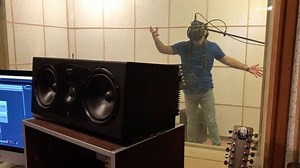 3.8K views · 341 reactions | آهنگ جديدو امشب خوندم ☺️ منتظرش باشيد به زودى... #اون_منم #سيامك عباسى #آهنگ_جدید | Siamak Abbasi | Facebook