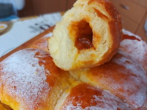 БУХТЛЕ СА ДЖЕМОМ: Направите колач по рецепту наших бака (РЕЦЕПТ/ВИДЕО)