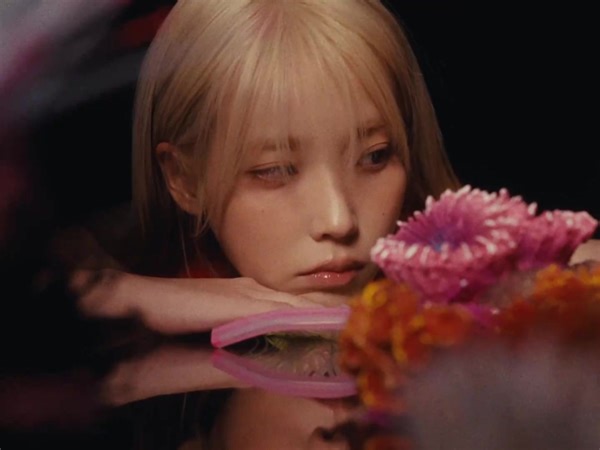 43 reactions | | #TEASER : #IU  | IU revela un Mood Film Teaser de su 6th Mini Album [The Winning] para el 20 de Febrero | Asian Girls Español | Facebook