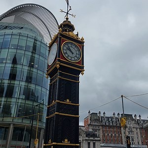 Victoria Station and the Little Ben 🙂 | Wonders of London