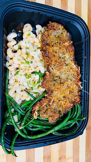 Breaded Milanesa with an Alfredo pasta and roasted Chinese long beans | Nanajoe.19