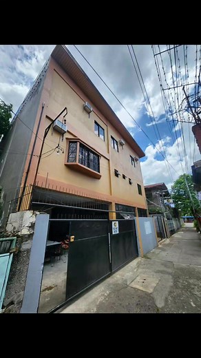 ‼️ FOR SALE ‼️Exclusuvely Selling our Premium Shared Dormitory/Boarding House in Bacolod City! 🏡 Modern, Fully-Operational, and Income-Generating Bed Space Business! Own a thriving and tenanted shared-living property inspired by stylish dormitory concepts from Thailand, South Korea, and China – right in the heart of Downtown Bacolod! 📍 Prime Commercial Location: Strategically located in front of NOHS, and just a short walk from CyberCenter, Paglaum Sports Complex, and Gaisano Downtown – ideal