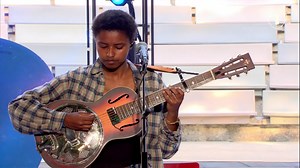 Een cello en een gitaar, meer heeft Meskerem Mees niet nodig om haar prachtige stem te begeleiden. Tijdens de Schemersessies bracht ze haar nieuwste single 'Astronaut'. 👩‍🚀 | Radio 1