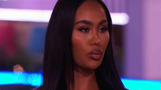 Love Island fans praise 'Scottish power couple' as Ella makes shock decision