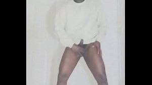 Je participe gratuitement en changeant la couleur de mes vêtements pour décrire différentes couleurs d'anus et voir quel vêtement ressemble le plus à la couleur de mon anus. Tout le monde peut participer.