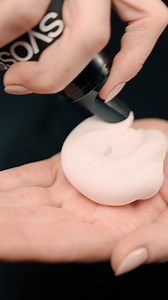 Discover the secret to fuller, voluminous hair with Syoss volume lift mousse! Elevate your look and feel the power of hair, every day! ✨ #Syoss #hairvolume #hairstyling #mousse #volumemousse #voluminoushair Entdecke das Geheimnis für volles, voluminöses Haar mit Syoss Volumen-Lift Schaumfestiger! Hebe deinen Look auf ein neues Level und spüre die Kraft deiner Haare, jeden Tag! ✨ | Syoss