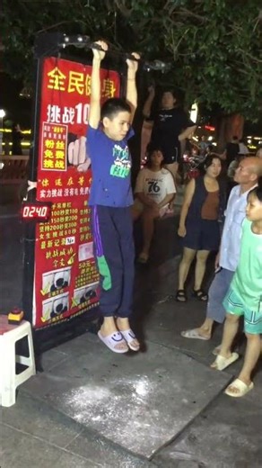 The little handsome guy in slippers came to challenge and finally got a small red