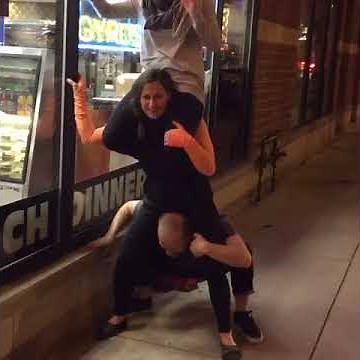 Pyramide ,shoulder rides