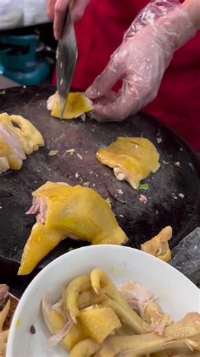 Homemade Phở noodles are now available at District Mot for any Phở 🍜combo #districtmot #saigonstreetfood #districtmotsignature #homemadepho #handcut #phoghealthykitchen #homemadephonoodles #youknowwhatyoueat #photastic #nojunk #phonominal #phoreal #saigonhealthykitchen #nochemicals #purericenoodles #happyfood Monsieur Dope Aki Huynh 🍜 | District Mot