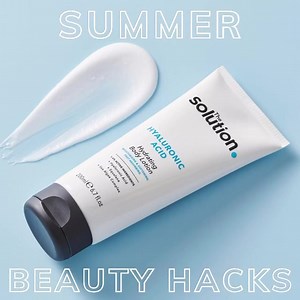 Who needs a SUMMER BEAUTY HACK? ⁠ Suffered with sunburn and peeling skin during the heatwave or while on holiday? 🦞⁠ ⁠ The most important thing to remember is to ALWAYS apply sun protection throughout the day, especially when exposed to sunlight. However, if it’s too late and you’re already sunburnt, here are some tips to help ease and heal the burn...⁠ ⁠ 1️⃣ Take cool baths and showers frequently to relieve the pain. Gently pat yourself dry after.⁠ 2️⃣ Use The Solution Hyaluronic Acid Hydratin
