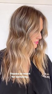 28K views · 177 reactions | When to place your foils diagonally  @the.blonde.chronicles • In reality, you could use A LOT of different techniques to get this end result! But, as a general rule, diagonal/angled means softness. The more vertical your foil is, the more dimensional the end result will be! | Hairbrained | Facebook