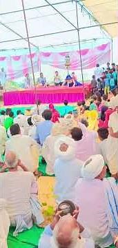 मीना गीत मंच के ऊपर और डांस