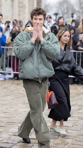 Babe wake up, #ShawnMendes is blowing kisses outside the @loewe show!!! ☺️💋 📸 Getty | Elite Daily