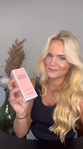 Eternity Moment fra Calvin Klein 💞 Wow Pris💞 En delikat skønhed fra Calvin Klein, Eternity Moment Eau de Parfum indfanger alt det som vi elsker ved kærlighed ved første blik. En smuk kombination af det klassiske og moderne, inspireret af det øjeblik hvor to mødes for første gang - sprudlende og forførende. Få 100 ml Eau de Parfum for kun 279,95 lige nu. 💞 Find den i shoppen 💞💞 #calvinklein #eternitymoment #wowpris #parfume #kærlighed #eaudeparfum | BilligParfume.dk