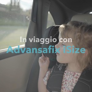 Advansafix iSize è il seggiolino auto che proponiamo nel gruppo 1 2 3, pdototto totalmente in Germania, un guscio unico che accoglie e protegge i bambini dai 76 cm fino a quando sarà necessario utlizzare un supporto per i viaggi in auto. Un seggiolino che cresce con loro, modificandone l'assetto permette di avere sempre i massimi livelli di sicurezza per i piccoli viaggiatori, ma non solo sicurezza, con i tre gradi di reclinazione permette di viaggiare confortevolmente anche per percorsi più lun