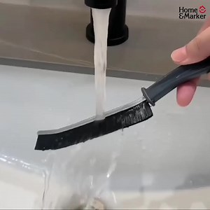 ✨ Díky pevným štětinám a štíhlému designu je ideální pro čištění rohů, štěrbin a mezer - dokonce i v záchodové míse! Objednávejte nyní  https://vigoexpress.hu/termek/brush-for-cleaning-corners-crevices-and-other-hard-to-reach-surfaces-finebrush?sp=775790i007 | Vigoexpress | Facebook