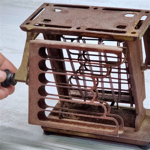 In this video, I restored an antique toaster made in the USA in the 1920s. Enjoy watching! #diy #restoration #asmr #craftsmanship #antique #rusty #crafts | Rusty Shades Restoration