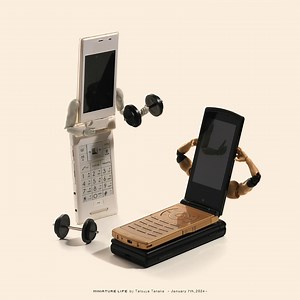 “Sit-Ups” 「スマートなやつらには負けへんで」 ─────────────────── 《EXHIBITION info》 【small MUJI展 日用品のたのしみ方 in 大阪】 small MUJI -Enjoying Everyday Item- in Osaka ❗️本日最終日❗️ until : Jan. 7, 2024 https://miniature-calendar.com/smallmuji-osaka 【ミニチュアライフ 神戸エアポート】 MINIATURE LIFE × KOBE AIRPORT https://miniature-calendar.com/kobeairport | MINIATURE CALENDAR