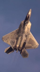 F22 Raptor 1/72 Diecast Metal Aircraft Model Kit USAF Fighter Jet Alloy Airplane Model with Stand for Adult Military Enthusiasts Collections or Creative Gifts (AK 90FS)