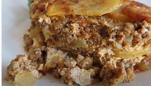 Najukusnija kombinacija MESA i KROMPIRA: Musaka po receptu Steve Karapandže je PRAZNIK za sva čula  -  Najžena