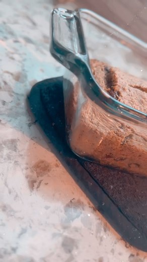 Because I love my oatmeal 🥰 & just couldn’t waste perfectly ripe bananas 🍌’s!! One of the reasons I don’t bake anymore is simply because of my weakness for sweet’s 🙈. This lil’ recipe is a spin on a traditional 🍌 Bread recipe that’s a bit more macro friendly for my sweet tooth. 🥰 OATMEAL 🍫 CHIP 🍌 BREAD Servings: 8 Calories: 195 / serving Macros: C: 23.7g | P: 3g | F: 10.7g INGREDIENTS: 3 Mashed 🍌 1 1/2 Cups Oat Flour 1 🥚 beaten Pinch of 🧂 1/4 Cup melted 🥥 oil 1/4 Cup Cashew Milk 1 tsp