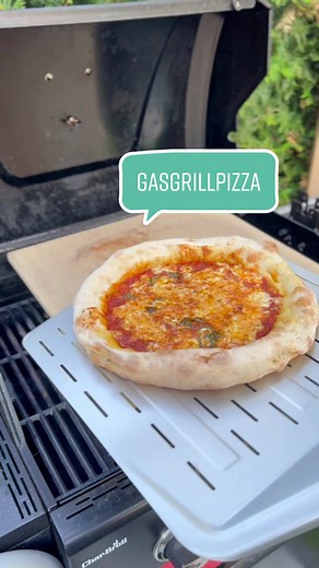 Perfekte Pizza vom Gasgrill - So gelingt die neapolitanische Köstlichkeit