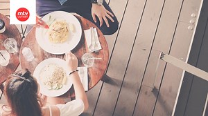 Pikaruokaravintolassa syttyi odottamaton ystävyys – kuva sulattaa sydämet