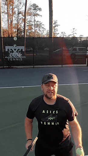 25K views · 82 reactions | The tennis overhead smash Don’t back pedal! Split turn and shuffle #tennis #tenis #overhead #tennishaus #smash | Tennis.Haus | Facebook