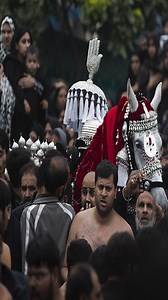 When Muslims take out the Muharram procession here, they carry yellow flags and a patch of harmony with them as they pay respect to Baba Ganga Nath. #AjNEWJDekhaKya #UttarPradesh #Muharram | Briefly