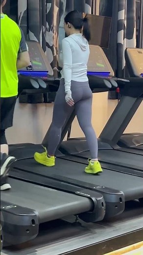 Busty lady running Vlog.Chubby woman in yoga 🧘‍♀️ Dressing.