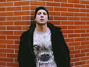 Clementino ai nuovi rapper: "Tu sei fiero del fatto che ti stai facendo di cocaina? Io ci stavo morendo"