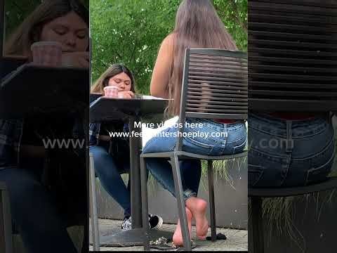Candid Girl feet in the Park: Outdoor Shoeplay