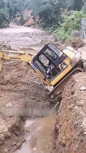 Dangerous Excavator Uphill. | Machines Channel