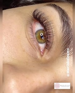 #MaríaKalos te invita a descubrir la experiencia de una #NuevaMirada al MÁXIMO. ✨ Conoce el #VolumenRuso y Maximiza tu look con ➕pestañas ➕volumen ➕largo ➕abundancia ➕curvatura pero sin poner en riesgo tus pestañas. Doce semanas donde amarás lo que ves frente al espejo. Envíanos whatsapp y Pide tu Cita aquí: 📲 http://bit.ly/Maka-CrazyMon 📞 Llámanos al: 81 1015 7930 | Maria Kalos Especialista en Pestañas y Cejas