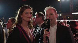 Red Carpet-Interview: Model Vanessa Fuchs erinnert sich an ihren ersten (grünen) Teppich und verrät BUNTE.de-Moderator Thomas Brinkmann, wann sie ihm ihren Freund vorstellt... Wir sind gespannt! #bambi #bambi2019 #gntm | BAMBI