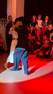 Un Vals en @haus_der_sinne con @cornelia.roy.tango . Gracias querida por todo lo bailado y lo trabajado en esta semana 🥰🤗🤗🤗 y gracias a @haus_der_sinne por tener un espacio tan hermoso y libre para disfrutar del tango 🤗🤗🤗 #tango #buenosaires #berlin #workshops #tangoclass | Max Vera Tango