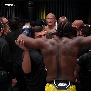 Tensions were high initially, but Anthony "Lionheart" Smith and Ryan "Superman" Spann shook hands after their #UFCVegas37 fight 🤝 | ESPN MMA