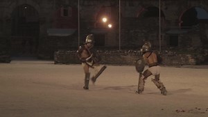Współczesne walki gladiatorów. W Pula Arena w Chorwacji ludzie mogą przenieść się w czasie [wideo]